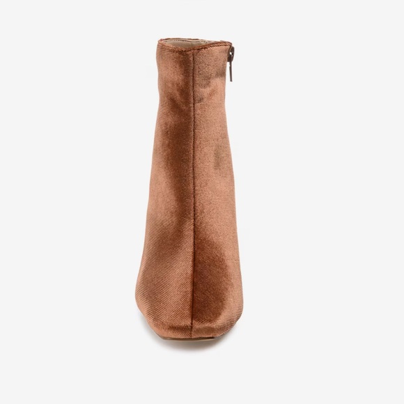 Journee Collection Hazara Bootie
NIB Size 6 - Picture 5 of 12